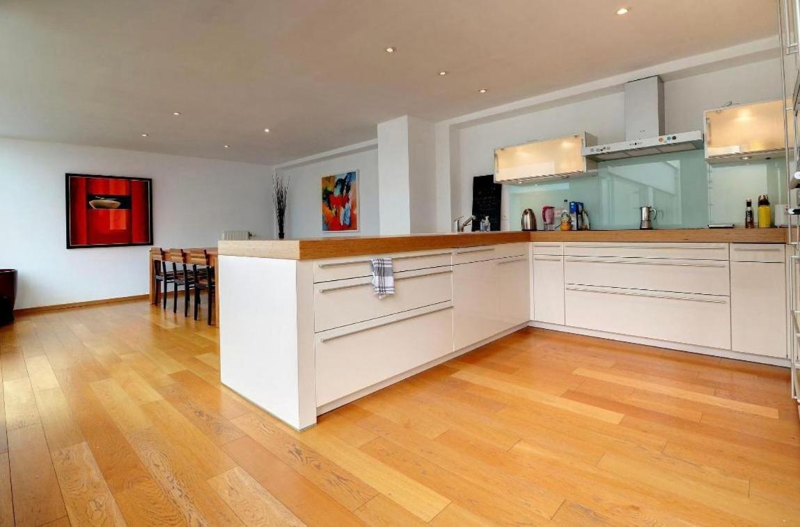 Căn hộ Down Town Spacious Duplex With Private Parking & Game Brussels