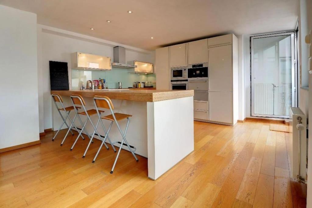 Down Town Spacious Duplex With Private Parking & Game Căn hộ *